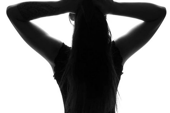 wichtig-stark_vanessa_ruecken_schatten